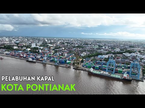 Pelabuhan Kapal di Kota Pontianak dilihat dari Udara dengan Drone 2025