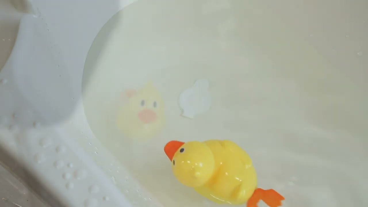 Утка заводная для ванны с 1года - видео