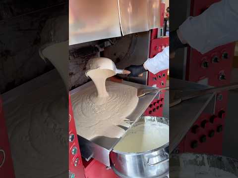 놀랍습니다! 300도 온도에서 30번 넘게 구워 만드는 디저트 / How to make baumkuchen in korea