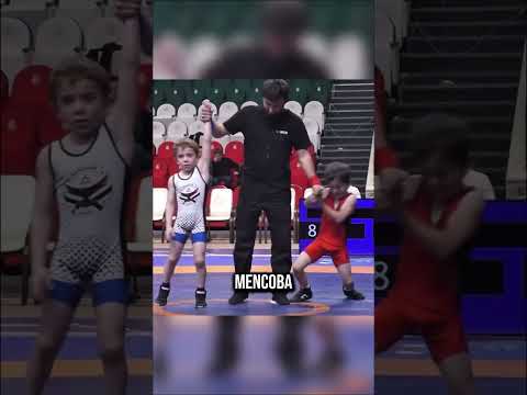 Reaksi Berbeda Usai Pertandingan Gulat 🤼♂️