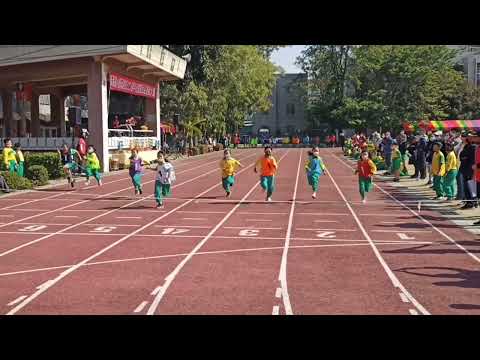 2022.12.24新港國小125周年校慶，四年級女生60公尺第一組 - YouTube