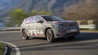 Bez komentáře: Nový SUV elektromobil z Mladé Boleslavi Škoda Peaq se představuje na silnici