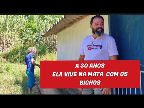 ELA TEM 37 ANOS E VIVE NA MATA COMO SE FOSSE UM ANIMAL SELVAGEM.