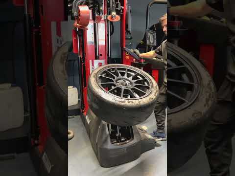 Montam roti asa cum trebuie.  #tireshop #howto #didyouknow #tires #carlovers