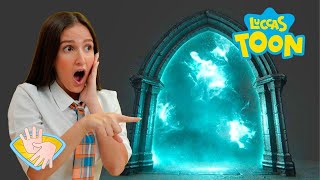 CAMILA ENCONTRA UM PORTAL MÁGICO NA ESCOLA DO LUCCAS NETO 👋🏻LIBRAS👋🏾