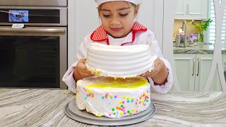 Mia tenta fazer bolos para Nastya e Artem – história divertida com doces