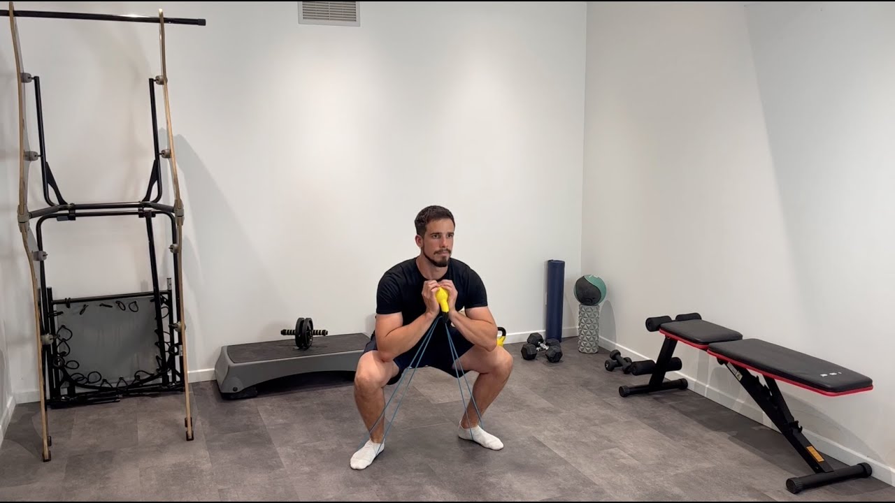 Goblet squat con banda e kettlebell
