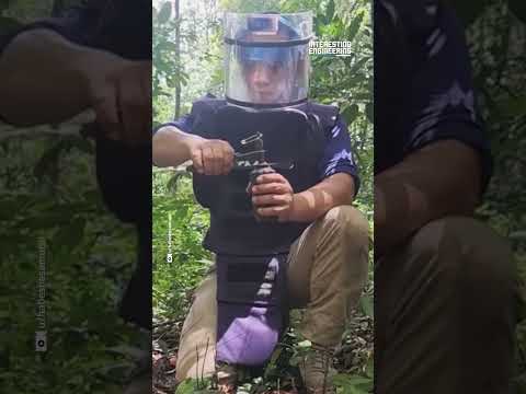 Amazing Display of Composure While Defusing a Bomb