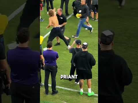 Il voulait juste faire signer son maillot #shorts #football