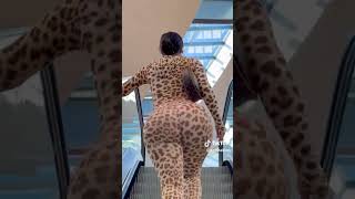 AmeliaSoCurvy Huge Ass on Escalator