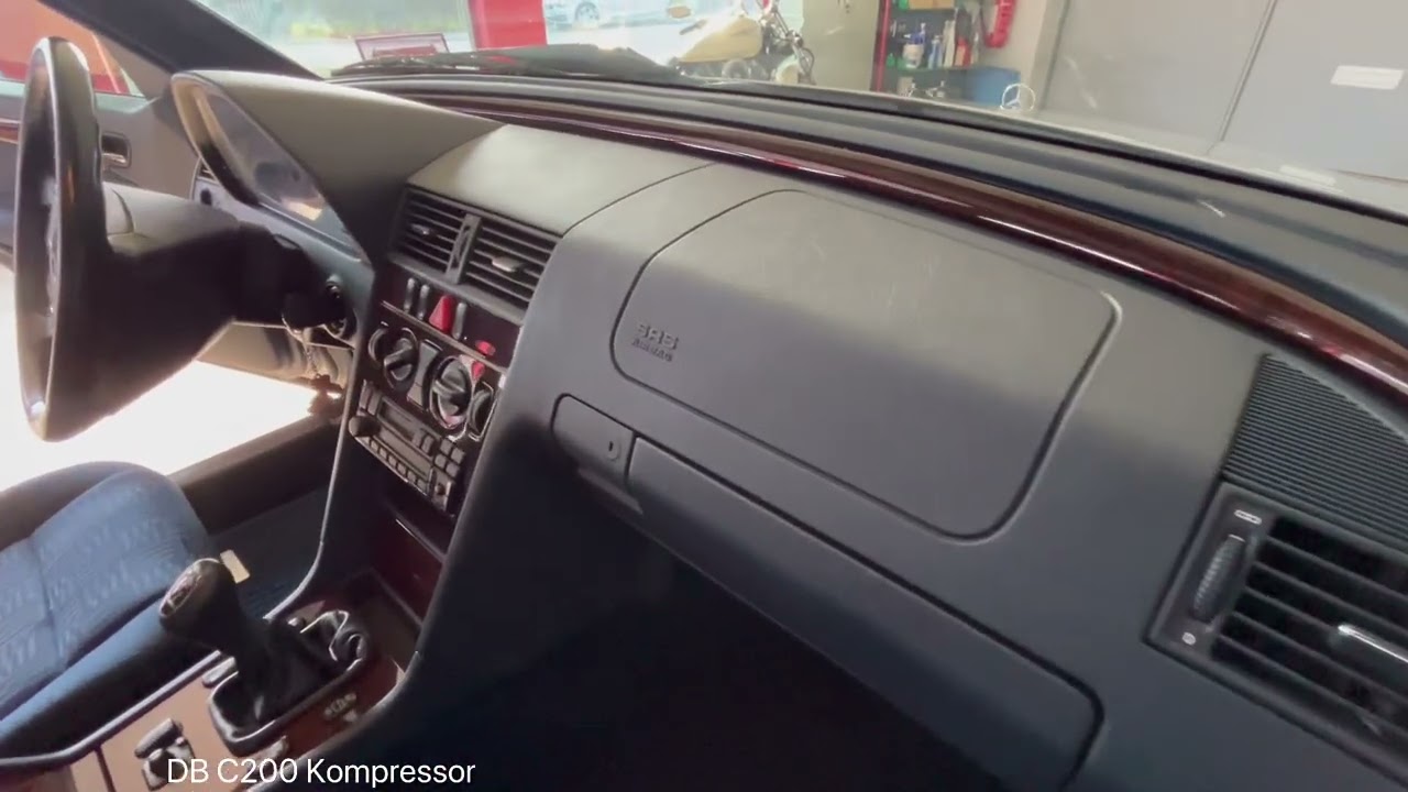 Video preview of Mercedes-Benz C 200 Kompressor (1997)