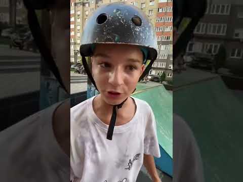 Не понимаю зачем он намочил в свой самокат?😳 #shorts #рекомендации #самокат #трюкинасамокате #трюк