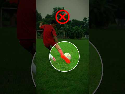 How to Kick CURVE SHOT ⚽️.#footballshorts #football #footballskills #soccer #shorts