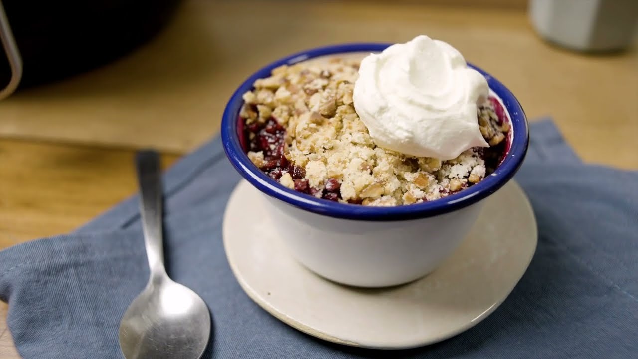 Crumble de manzana y arándanos