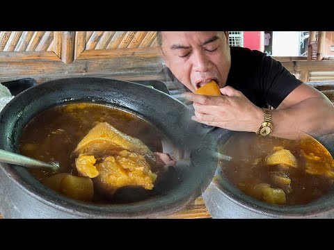 A CHEAP GOTO BULALO IN A POT FOR 150 PESOS