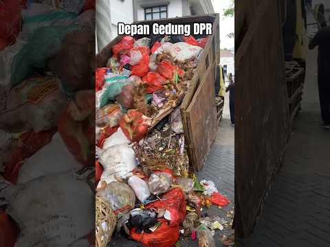 Ton tonan sampah dibongkar di depan gedung DPR 🔥😂#breakingnews #viral