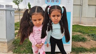 Kızlara Küçük Gelen Kıyafetleri Giysi Kutusuna Atıyoruz!!Kızlar Biraz Üzüldü!!