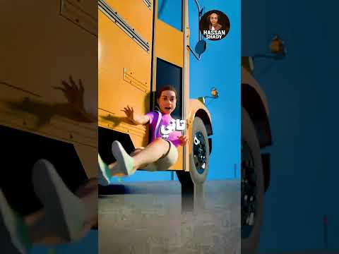 اتقفل باب الباص عليه فجأة 😱🚌 | شوف اللي حصل!