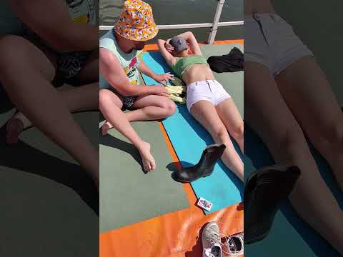 когда смотрел сразу не заметил, а потом как заметил😄