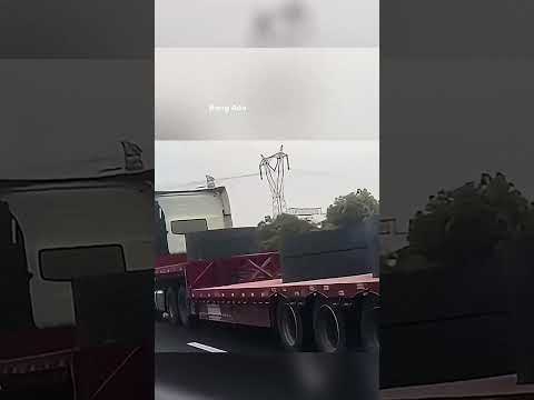 jika kalian melihat truk membawa gulungan ini waspada lah!