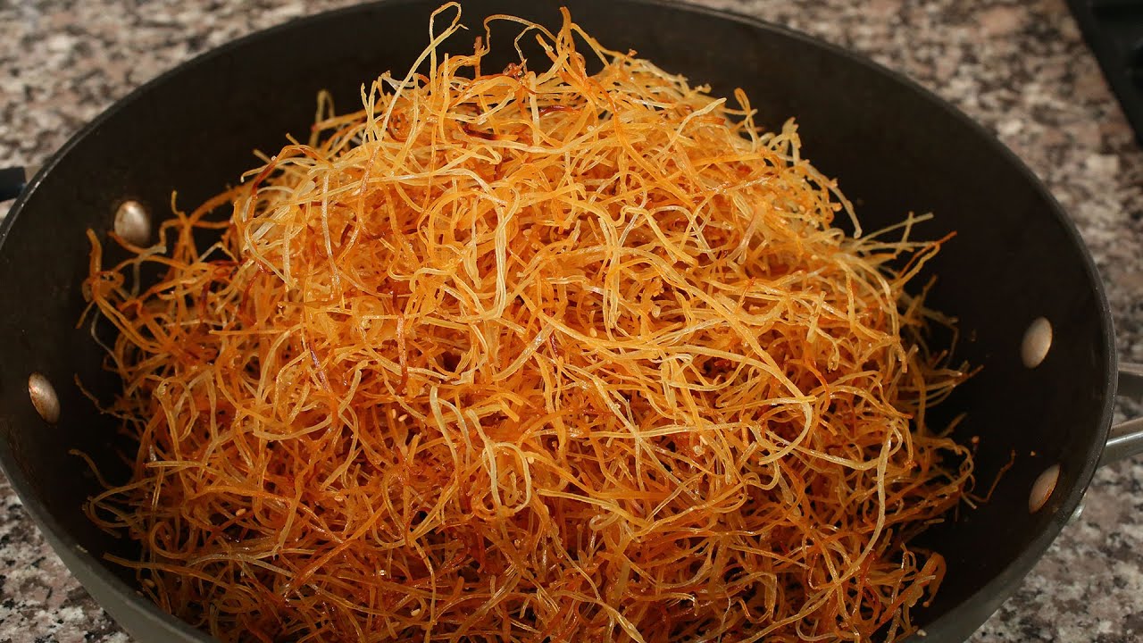 Crunchy squid threads (Ojingeo-silchae-bokkeum: )