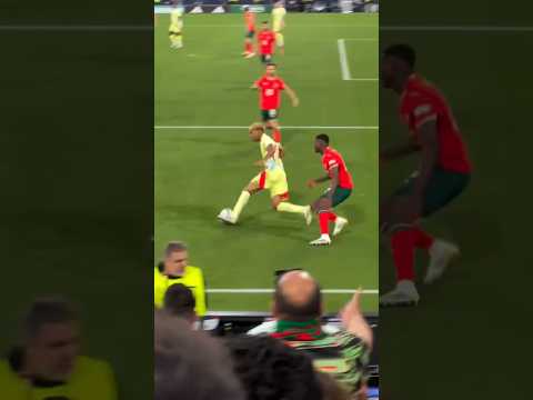 Lamine humiliates Nuno Mendes 🤯 #lamineyamal #nunomendes #football #fyp
