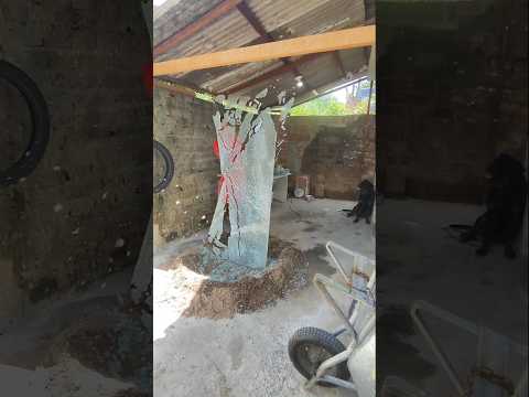 Não tem Pedra vai vidro no concreto #vidracaria #memes #arquitetura #interiordesign #engenharia