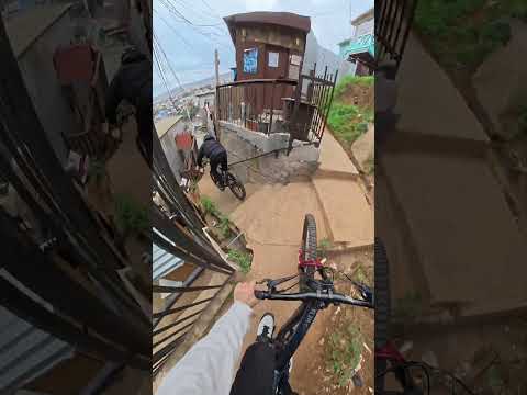 URBAN DOWNHILL, SIGUIENDO A PAJARONVELA