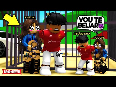 EU e MEU IRMÃOZINHO Fomos ALGEMADOS pelas POLICIAIS APAIXONADAS e... BROOKHAVEN Roblox