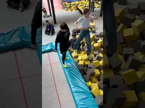 #6203Playing princess hugs on the trampoline🥹is a great challenge for men's waist and girls' weight