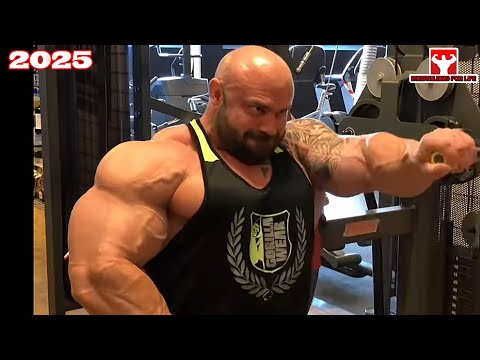 GIANT BODYBUILDER IN 2025 - MUSCLE DENSITY AND MUSCLE MATURITY