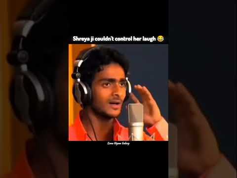 A contestant singing wrong lyrics|they couldn't control their laughter #sonunigam #shreyaghoshal