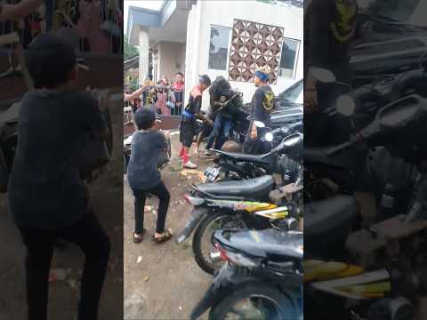 Cowo jaket hijau kena kudalumping #shorts #kudalumping