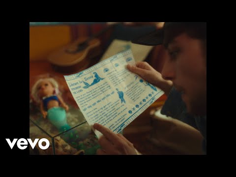 Pinguini Tattici Nucleari feat. Max Pezzali - Bottiglie Vuote (Official Video)
