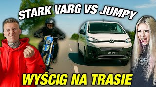 WYŚCIG 60 KILOMETRÓW 😳 ELEKTRYK MIASTAMI czy SAMOCHÓD AUTOSTRADĄ ? CO BĘDZIE SZYBCIEJ NA MIEJSCU 🤔