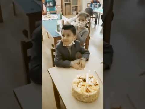 cheb tayeb معلمة تفاجئ طفل يتيم الأم🎂عيد ميلاده شاهد ردة فعله 🥲 جبر الخواطر أثره فى النفس