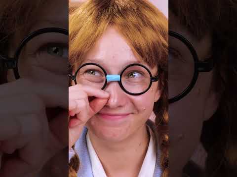 CAMBIO DE LOOK de una NERD 🤓 *Cómo volverse POPULAR* Transformación de belleza con dispositivos