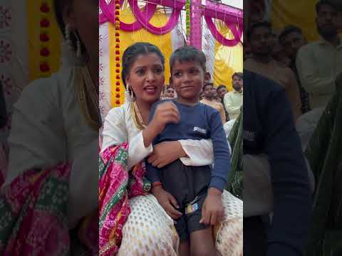 देखिए भोजपुरी की चुलबुली Actress #Ritu Chauhan फिल्म के शूट पर बच्चे के साथ मस्ती करती हुई