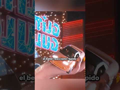 ¡Caos en miniatura! El bebé gigante que jugó con la ciudad como plastilina 🏙️👶#shorts