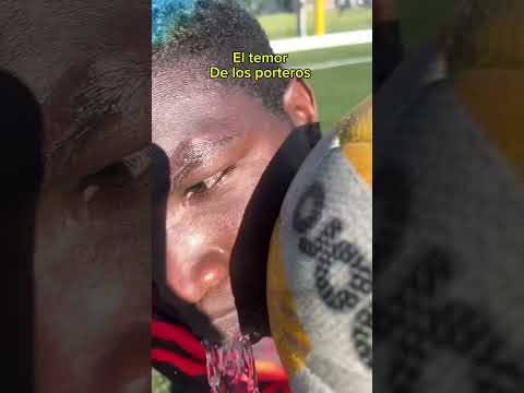 En la cara no 🤕⚽ #futbol #portera #viralshort #humor #porteros #comedia #football #risas #colombia