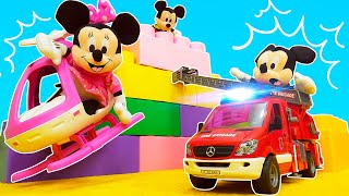 Giochiamo con Topolino e amici: una sorpresa nel parco divertimenti per giocattoli!🤩