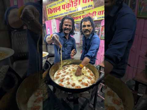 खौलते तेल में हाथ डालकर पकौड़ी निकालने का राज़😱😱 Ironman Pakodi Wala of India😳😳 Jaipur Street Food
