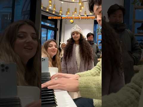 A mother and her 10 years old daughter sing together in a supermarket 😍🥹