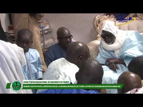 Remise Hadiya Grande Mosquée de Touba par la fédération des Dahiras Mourides de France au Khalif G M