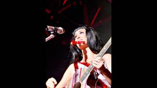 Katy Perry got DIVORCED by TEXT MESSAGE 😲