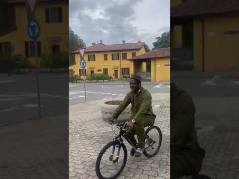 MDR : Cheikh Bara Ndiaye en vélo 😂😂😂😂