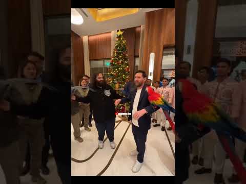 Messi enjoying a beautiful moment with vibrant macaw birds 🦜🦅 #magic #messi #viral #football #indian