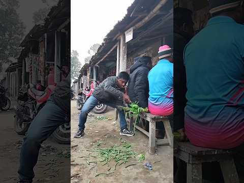 The man mischievously cut all the leaves of the onion without realizing it.