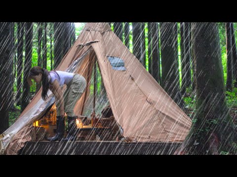 ☔️폭우 쏟아지는 비밀의 숲속 해리포터에 나올 것 같은 텐트에서 나홀로 우중캠핑| 볶음우동에 맥주마시고 새우통통전 만들어먹기 | 하루종일 쏟아지는 빗소리ASMR