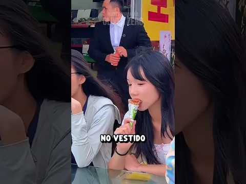 Ele Jogou o CHICLETE No Vestido Dela, Mas... (créditos:  李万基 no Douyin)